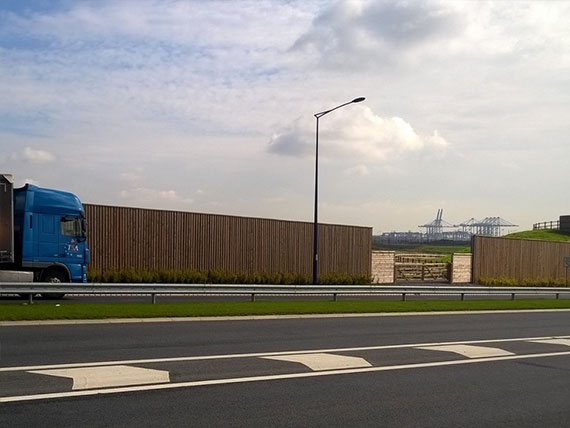 Wolmanit® CX extends the service life of fences and noise barriers for the London Gateway site